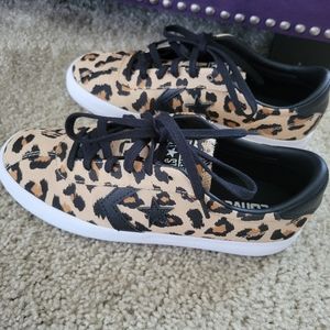 Leopard print canvas converse